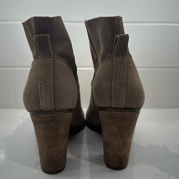 Vince Camuto Fiena Bootie - Picture 3 of 4